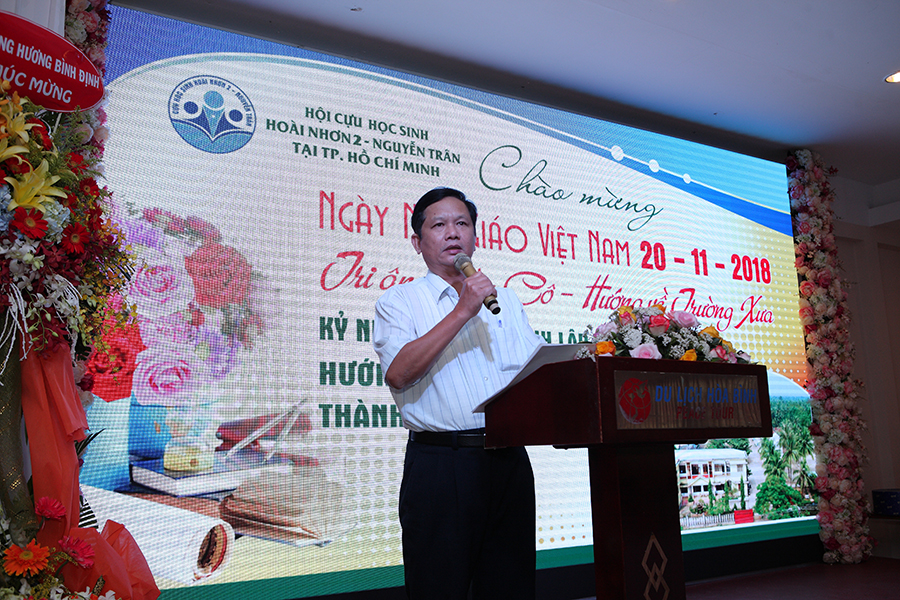 Thầy Nguyễn Văn Thọ - Hiệu trưởng trường THPT Nguyễn Trân phát biểu