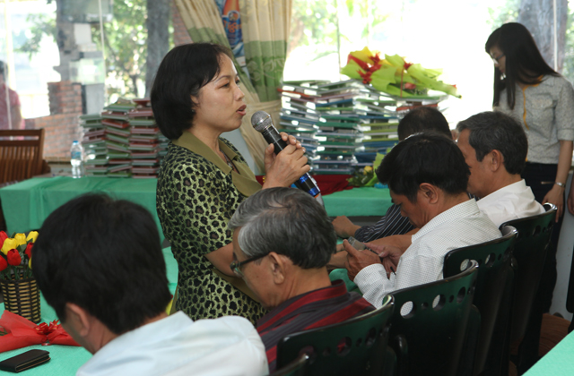 Cô Lê Thị Hằng Nga phát biểu tại buổi họp mặt